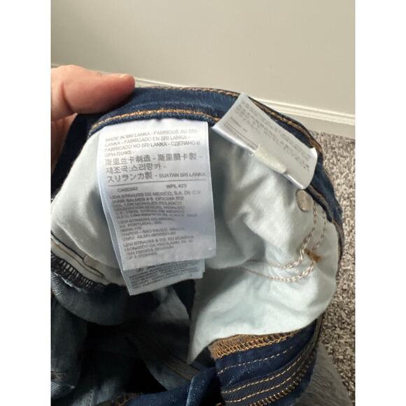 Levi's jean shorts women's size 28 - Picture 3 of 4